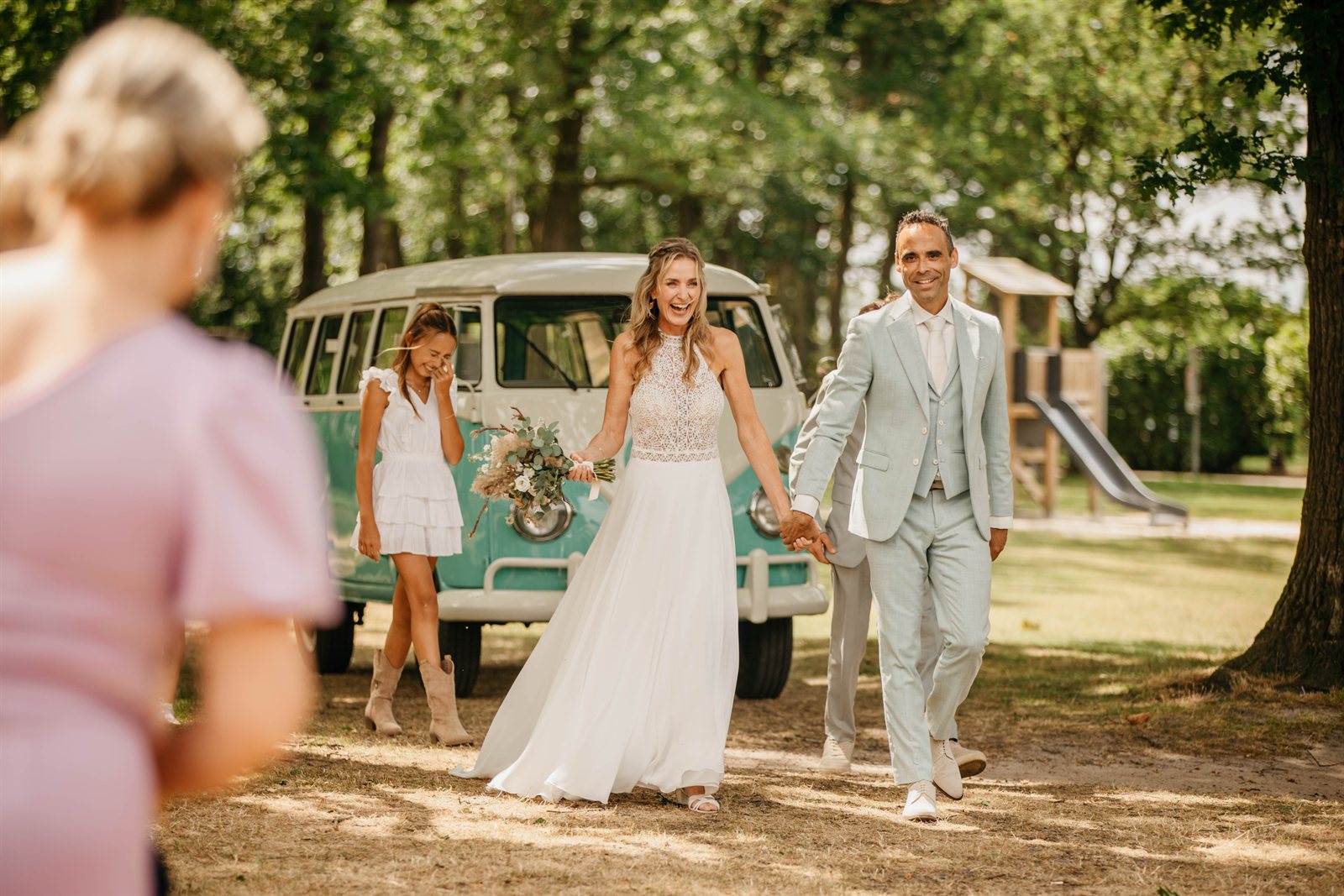 Trouwreportage met vintage VW-busje